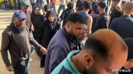 L'ennesima strage di civili a Gaza, i palestinesi piangono i loro cari