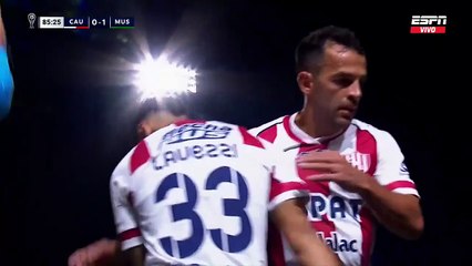 Un abrazo que emocionó a todos: el encuentro entre el Pocho Lavezzi y su hijo tras su debut en primera