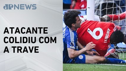 Jogador de futebol entra em coma induzido após lesão