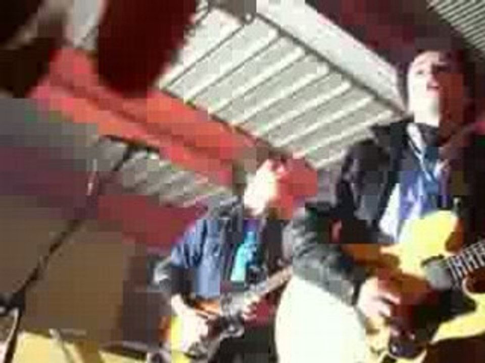 Entrée en scène de Music Is Not Fun - 05.04