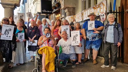 Protesters fighting to save Northbrook swimming pool in Exeter (Guy Henderson, LDRS)