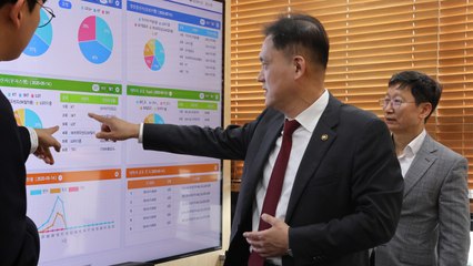 방통위, SKT 해킹 틈탄 '미끼문자' 대응현황 점검 / YTN