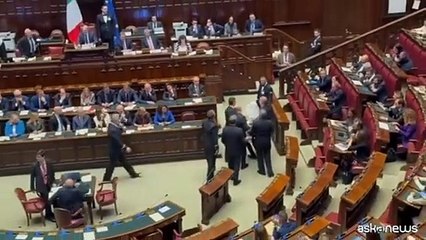 Referendum, Magi in aula Camera vestito da fantasma. Espulso