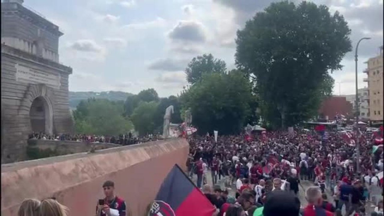 Bologna e la finale di Coppa Italia contro il Milan, i tifosi rossoblù invadono Ponte Milvio