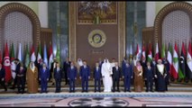 Foto di gruppo dei leader arabi all'inizio del vertice di Baghdad