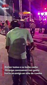 🔥💃 ¡Así se baila la amistad! Un grupo de jóvenes se hizo viral al cargar con orgullo a su amigo en silla de ruedas para que también pudiera moverse al ritmo del baile. Las redes celebran su gesto: “Así deberían ser todos los amigos”. 🦽💙