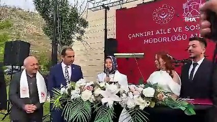 Devlet desteğiyle evlendiler, nikah şahitleri Bakan Yardımcısı Yenigün oldu