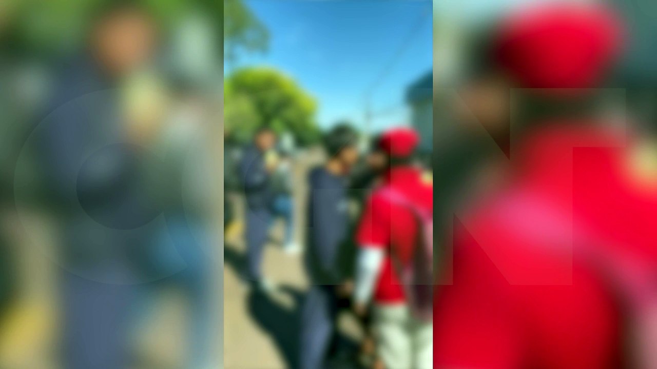 WWE na saída de colégio de Cascavel? Adolescente aplica "Body Slam" em aluno na porta da escola