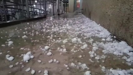 베이징에 달걀만 한 우박 쏟아져 피해 속출 / YTN