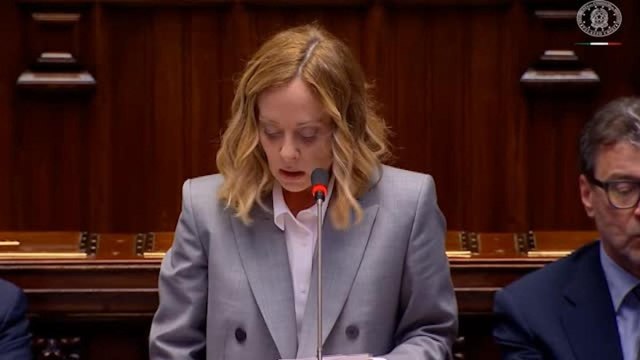 Meloni: «Titoli Stato italiani considerati più sicuri di quelli tedeschi». E Giorgetti scuote la testa