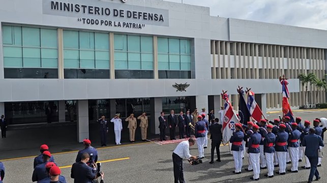 Rinden honores militares al presidente Luis Abinader y a los exmandatarios Hipólito Mejía, Leonel Fernández y Danilo Medina