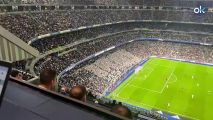 La afición del Real Madrid corea a Carlo Ancelotti en su penúltimo partido como entrenador en el Bernabéu