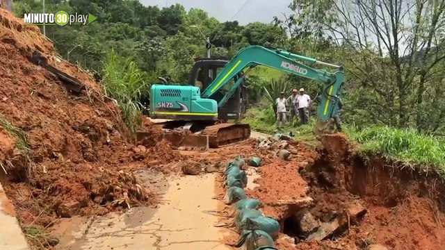 La amenaza crece intervienen quebradas de Medellín que superan niveles por lluvias intensas
