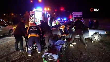 Kontrolden çıkan otomobil, kırmızı ışıkta bekleyen araçlara çarptı: 9 yaralı