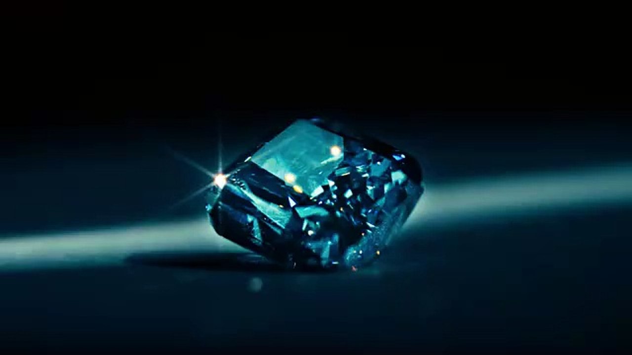 Un gros diamant bleu de 10,03 carats a été vendu aux enchères pour 21,5 millions de dollars (19,1 millions d'euros) à Genève, annonce la maison Sotheby's