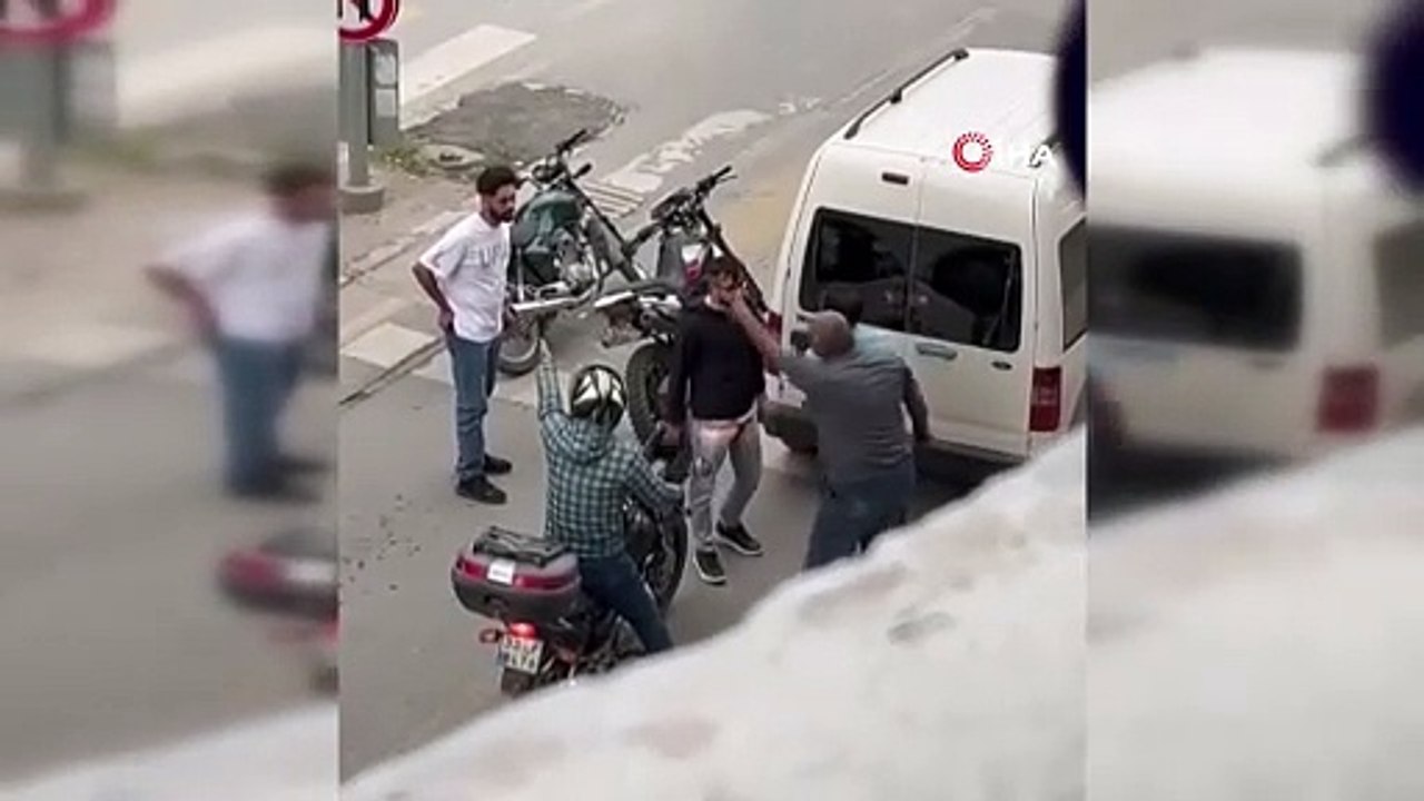 Trafikteki tartışmada eli kamalı trafik teröristi ortalığı birbirine kattı!