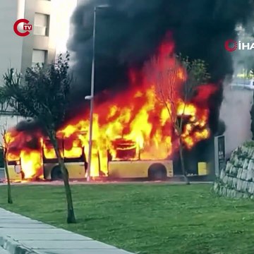 Başakşehir'de İETT otobüsü alev alev yandıBaşakşehir'de İETT otobüsü alev alev yandı