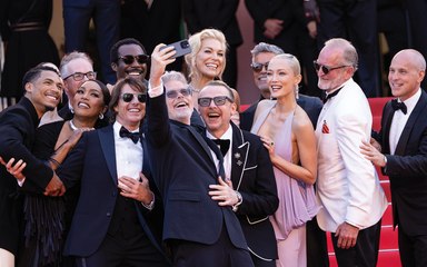 Tom Cruise a Cannes 2025: toccata e fuga, con selfie e discorsi a sorpresa. Mission Impossible compiuta