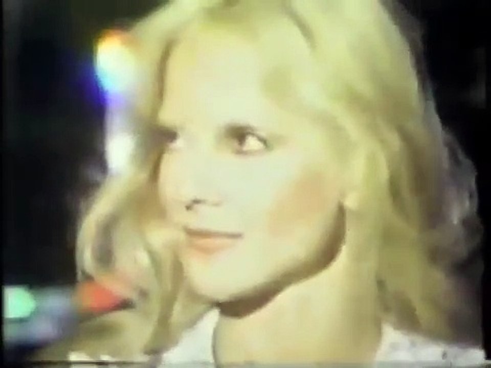 Johnny Hallyday & Sylvie Vartan – Mariage de Michel Sardou à l'Élysée Matignon (TV Japonaise – Octobre 1977)