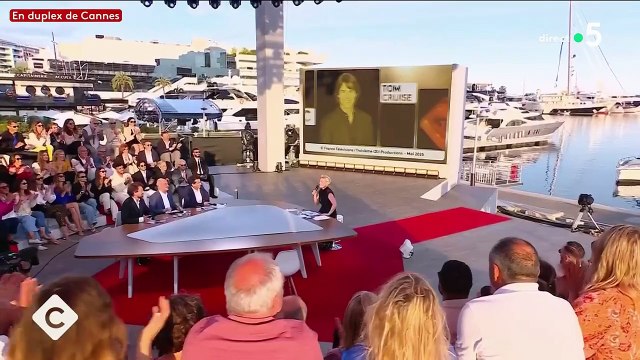 Anne-Elisabeth Lemoine durant la première de C à vous à Cannes pour le Festival. France 5