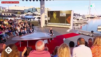 Anne-Elisabeth Lemoine durant la première de "C à vous" à Cannes pour le Festival. France 5