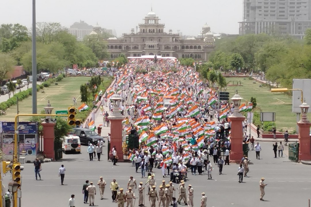 जयपुर में निकली तिरंगा यात्रा: भारतीय सेना की व...