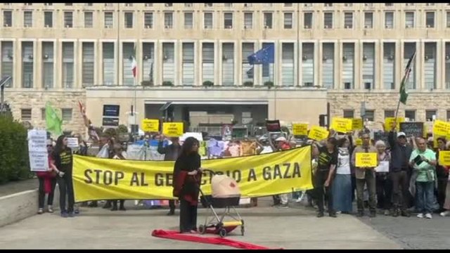 Flashmob di Amnesty davanti a Farnesina: Stop al genocidio a Gaza