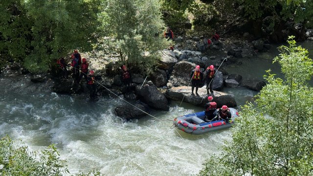 Derede kaybolan genci arama çalışmaları sürüyor