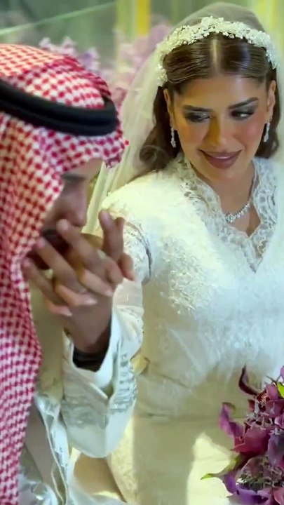 نايف هزازي يحتفل بزفافه من عروسه هديل خان