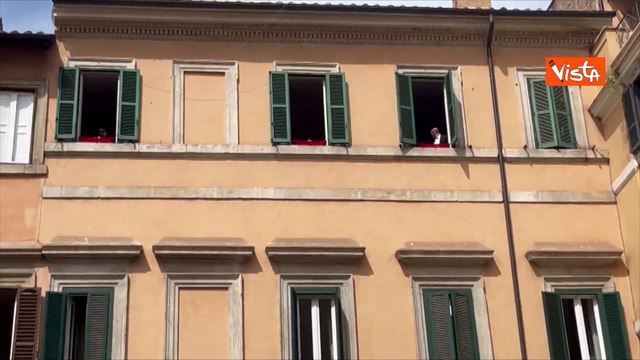 Fratoianni espone bandiera palestinese da finestre sede nazionale Sinistra italiana