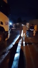 Casal escapa ileso após caminhão ser atingido por trem em Almirante Tamandaré