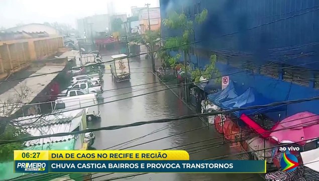 Chuva castiga bairros e provoca transtornos na Região Metropolitana do Recife