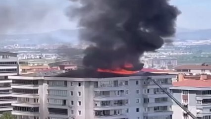 7 katlı apartmanın çatısı alev alev yandı