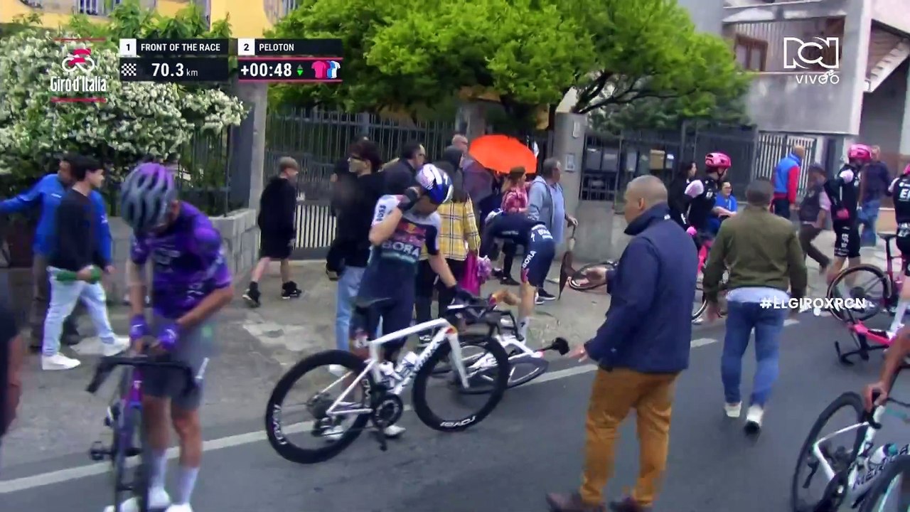 Fuerte caída de Brandon Rivera en el Giro de Italia