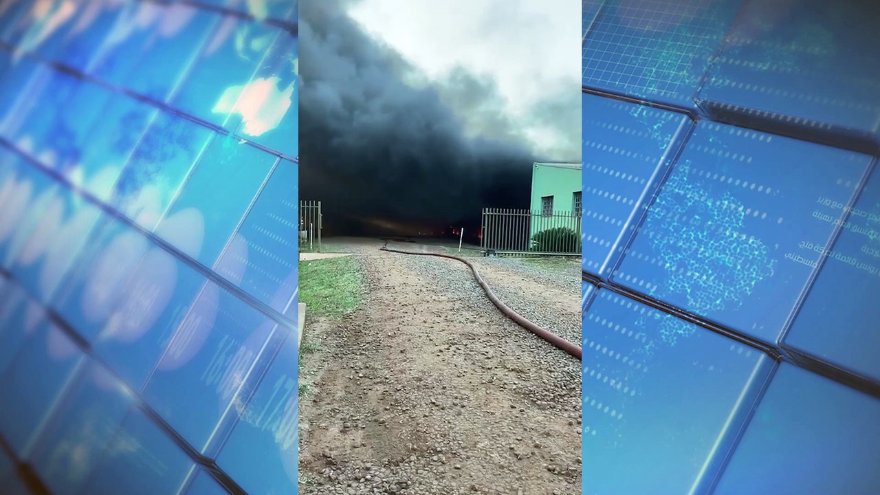 Incêndio de grandes proporções atinge empresa de recicláveis em Maringá