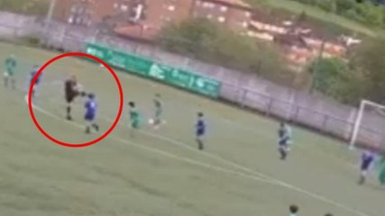 VIDEO Arbitro calcia un pallone a gara in corso: sospeso a tempo indeterminato