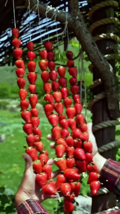 Saleemoffical presentation - Making the sweet Strawberry jam using traditional method🍓 #Strawberry