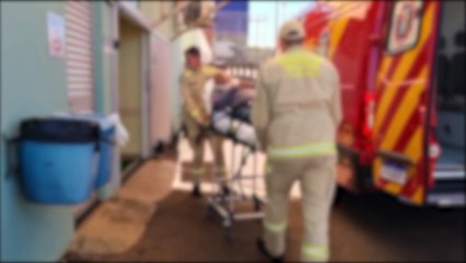 Homem desmaia na Rua Souza Naves e é socorrido pelo Siate