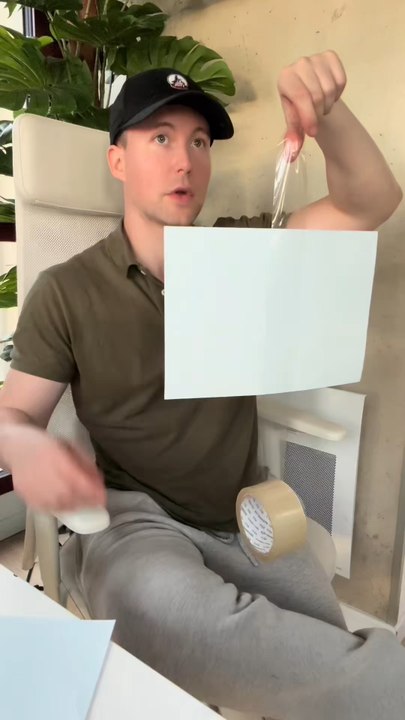 Pour décoller du scotch sur une feuille