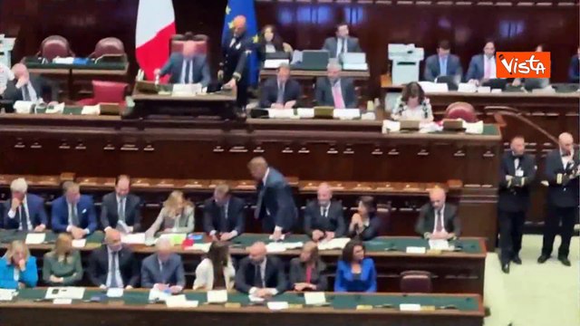 Il labiale di Meloni agli attacchi della Schlein sulla sanità: Non è vero