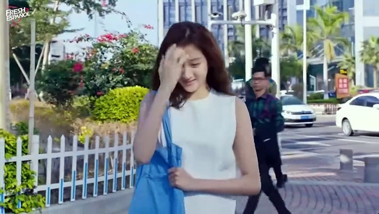 [Doblado Esp] Chico Estrella se enamora de Chica Humilde a primera vista, pero falló la Magia...