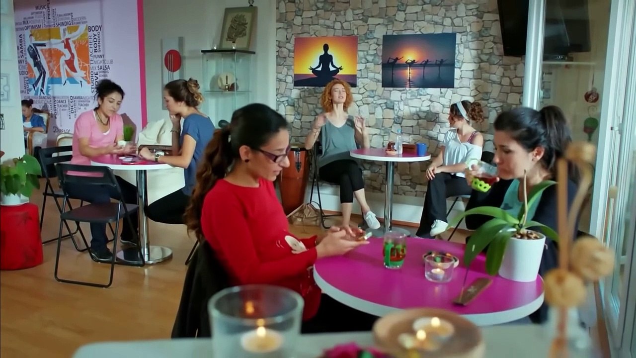 36. Estado Civil: Complicado (Iliski Durumu: Karisik), en español