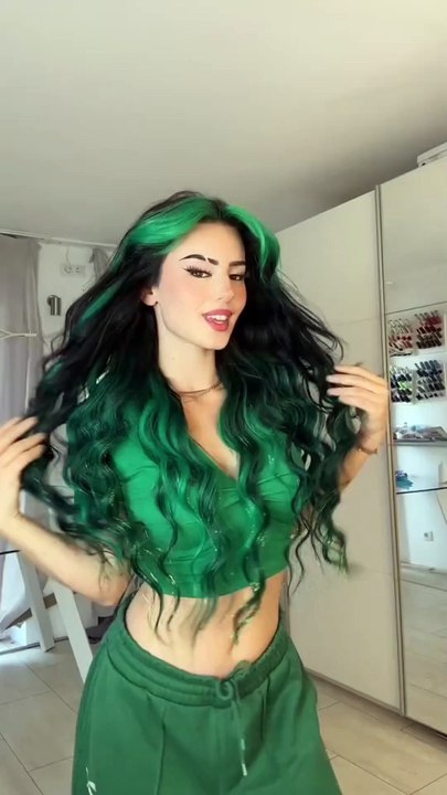 Btw I am streaming on twitch now 💚 name dilaraas1 🥰