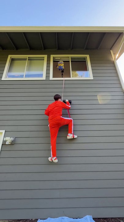 Climbing with suction cups