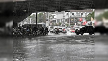 Caos en el tránsito de Santo Domingo por lluvias