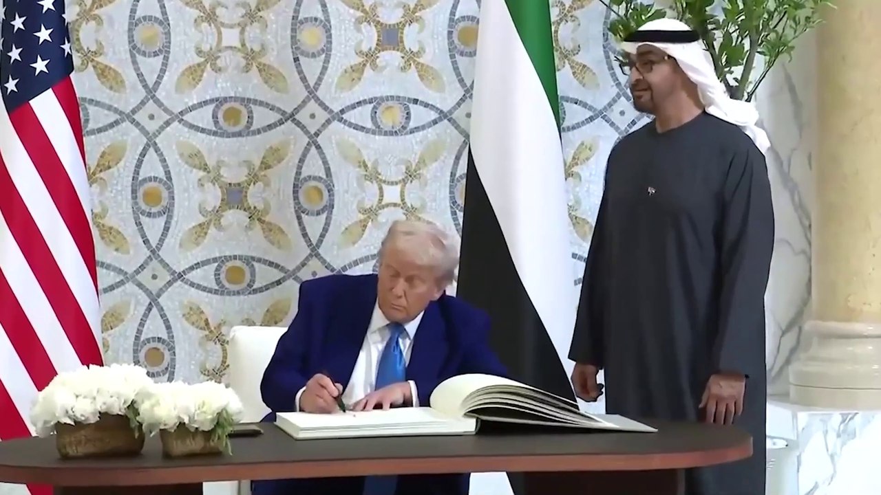 Trump signs UAE guestbook to cap off successful Abu Dhabi, Middle East trip_1080p