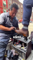 Por más de dos décadas, Miguel ha lustrado los zapatos de funcionarios, secretarios e incluso de un expresidente. Hoy resiste, con brocha y grasa, frente a Palacio Nacional.