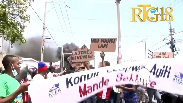 Lapolis kraze ak gaz lakrimojèn manifestasyon Mouvement Jeunesse Debout a