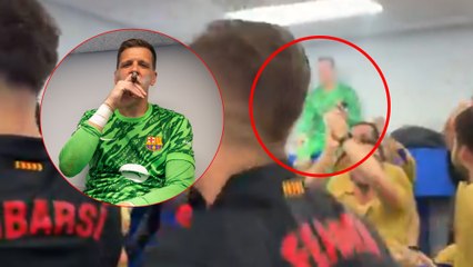 Es único: los jugadores del Barça celebrando... ¡y Szczesny solo fumando un puro!