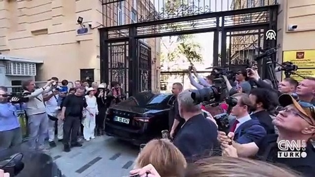 Zelenski'den İstanbul'a gelmeyen Putin'e tepki: Dünyada dolaşıp Rus arayamayız